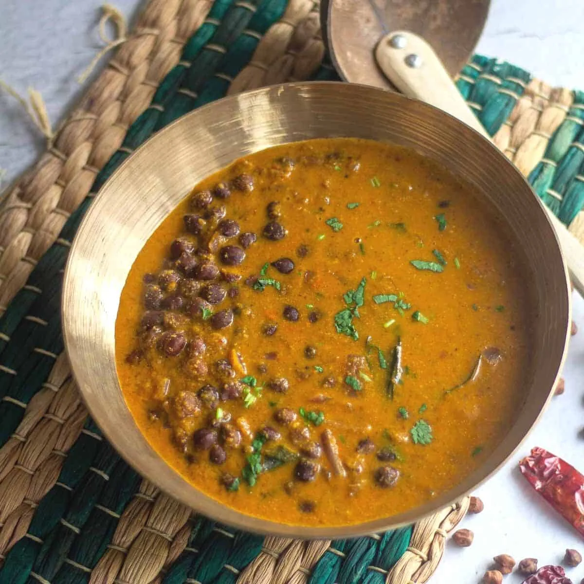 Kadala Curry | South-Indian Style Vegan Brown Chickpeas Curry