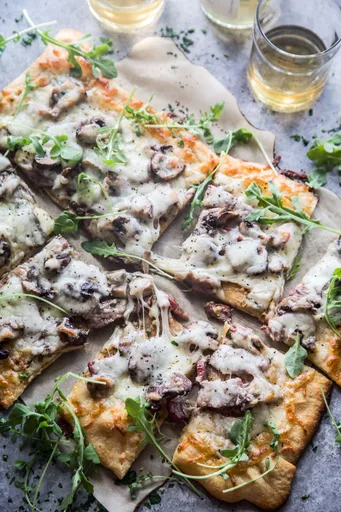 Pizza de bistec con mantequilla vaquera