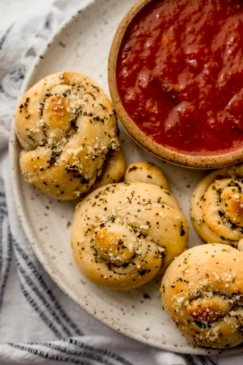 Quick & Easy Garlic Knots Recipe