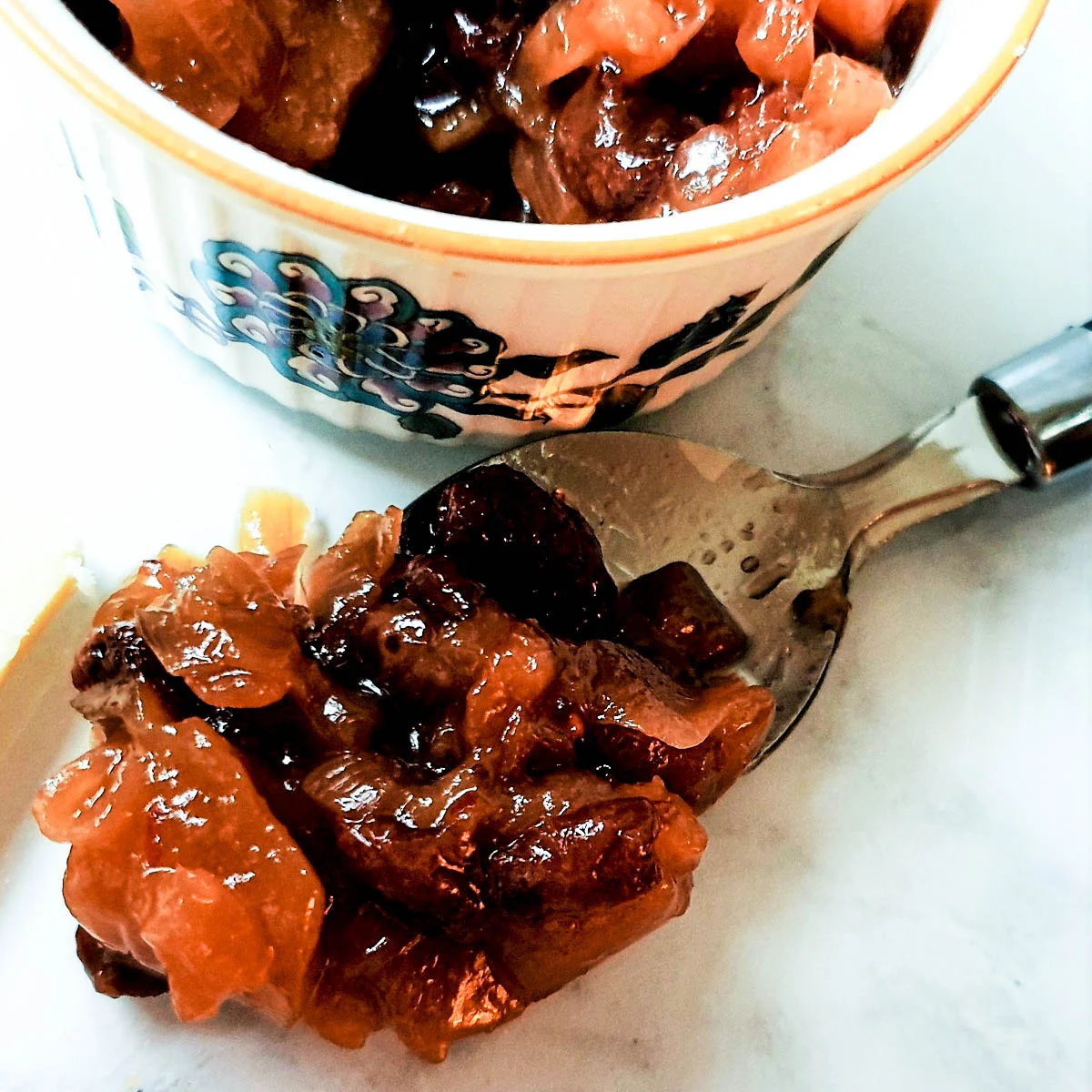 Pear and onion chutney