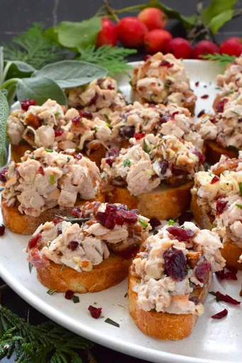 Crostini de ensalada de pavo