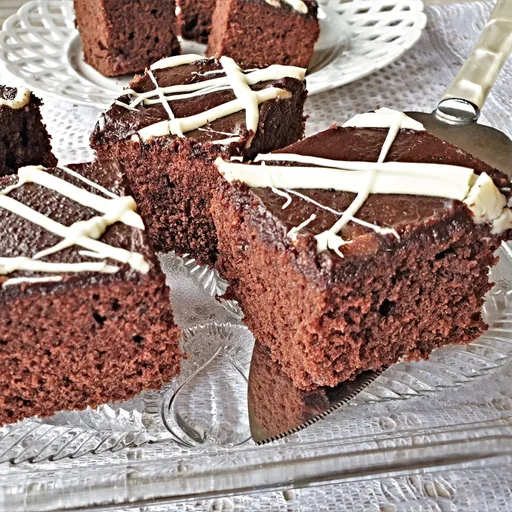 Pastel de chocolate al horno en bandeja