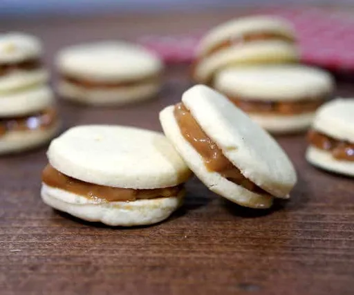 Alfajores (Argentinian Dulce de Leche Cookies)