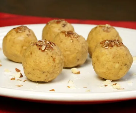 Besan Ladoo (Indian Chickpea Candy)