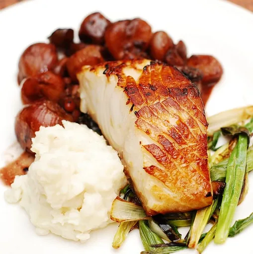 Bacalao negro con salsa balsámica de chalota y granada