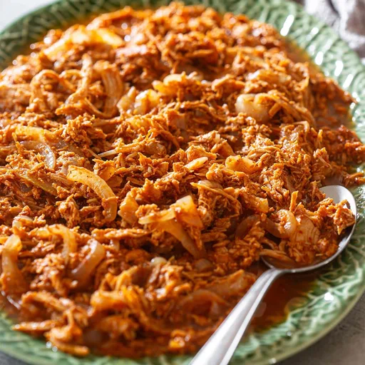 Tinga de pollo y tostadas
