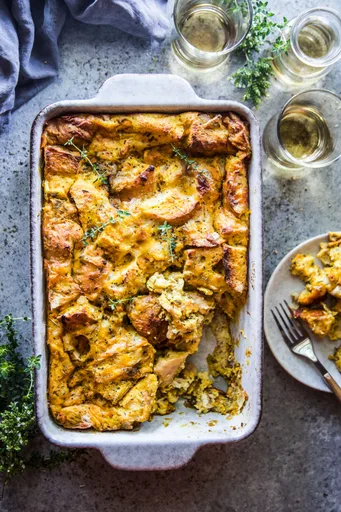 Strata de calabaza y cheddar ahumado
