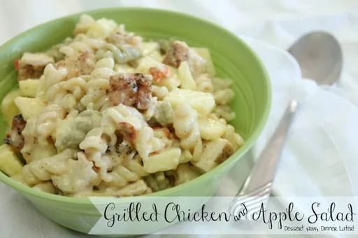Ensalada de pollo a la parrilla y manzana