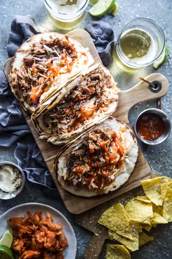 Tacos de cordero al estilo coreano en cocción lenta