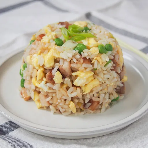 Chashu chahan (arroz frito japonés con panceta de cerdo)