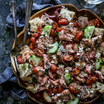 Salada panzanella de salmão com za’atar