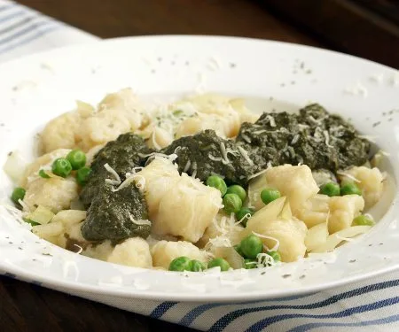 Ñoquis Caseros con Guisantes y Pesto