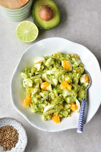 Ensalada de huevo y aguacate