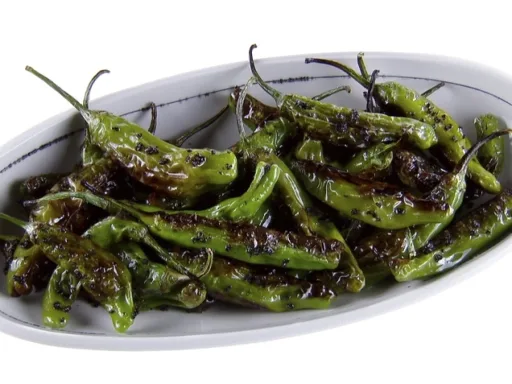 Pimientos de Padrón Asados con Sal de Oliva y Albahaca