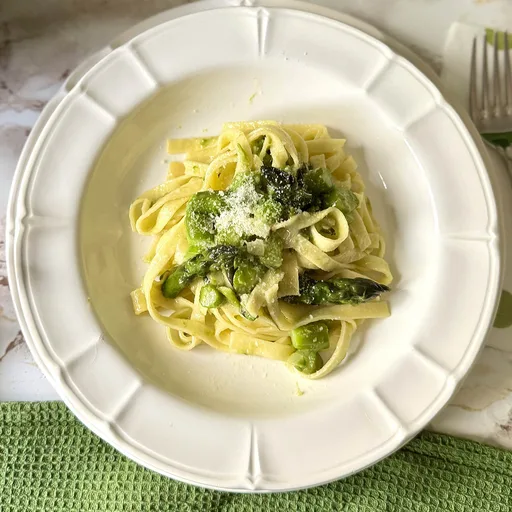 Receta de pasta con espárragos (Tagliatelle italianos con espárragos)