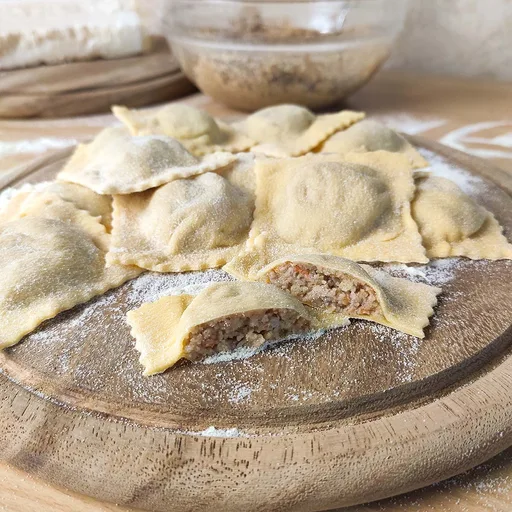 Receta auténtica de raviolis de carne italianos