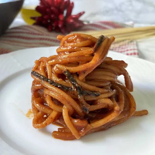 Spaghetti all’Assassina (Crispy Spicy Burnt Pasta from Bari)