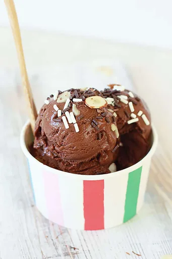 Helado de chocolate y plátano