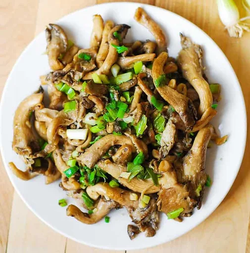 Salteado de setas ostra, ajo y cebollinos (Paleo, sin gluten)