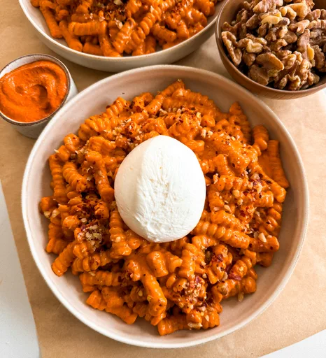 Pasta cremosa a la romesco