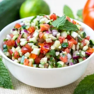 Ensalada persa Shirazi (ensalada de pepino y tomate)