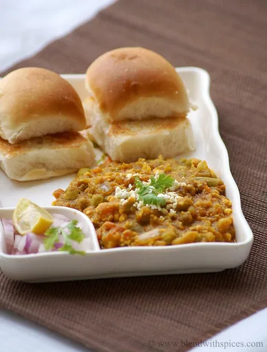 Mumbai Paneer Pav Bhaji Recipe