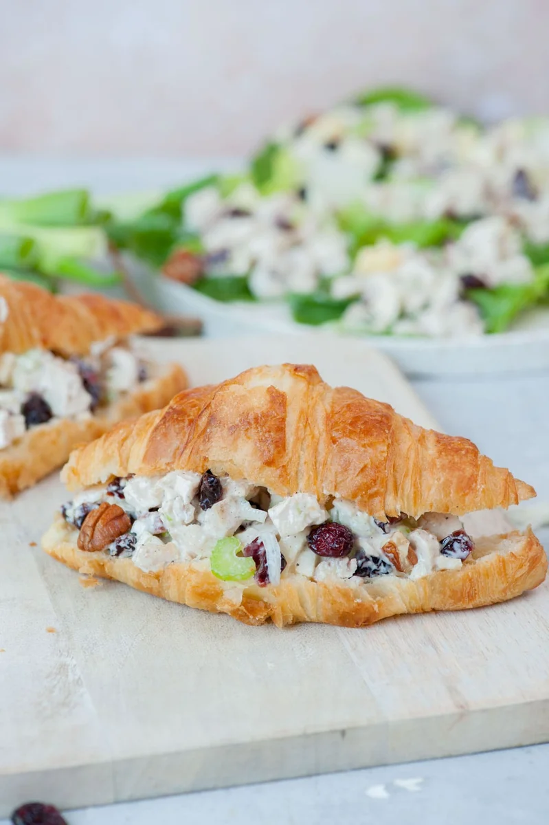Ensalada de Pollo con Arándanos Rojos
