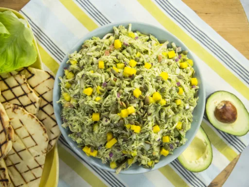 Ensalada de pollo con guacamole