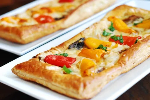 Pizza de Hojaldre con Champiñones y Pimientos