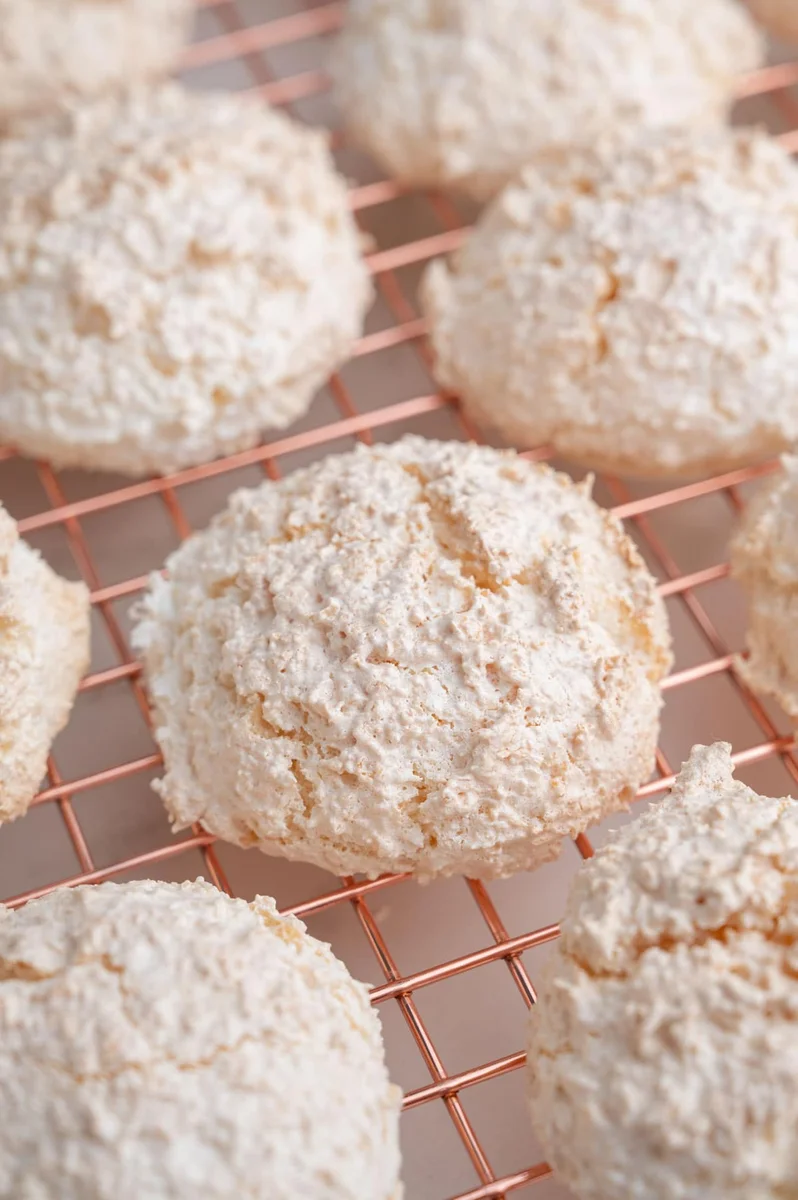 Kokosmakronen (Kokosbusserl) - German Coconut Macaroons