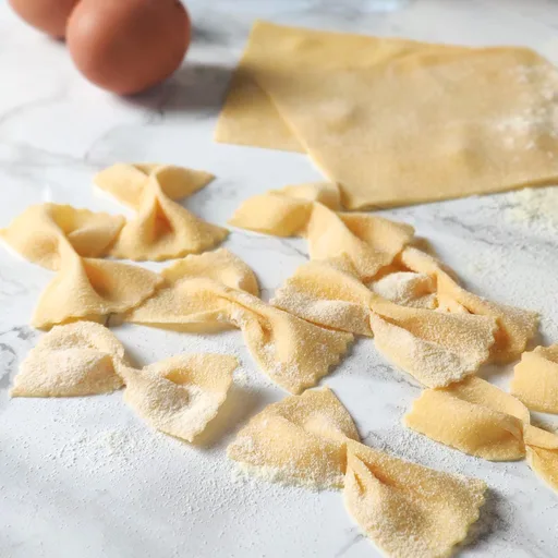 Farfalle caseras (pasta italiana de pajarita)