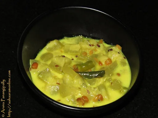 Anapakaya or Sorakaya Palu Posina Kura | Andhra Style Bottle Gourd Curry in Milk