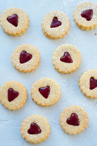 Linzer Cookies (video)