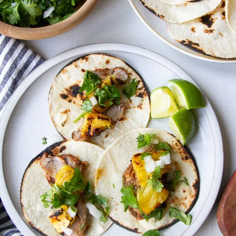 Tacos de cerdo con piña