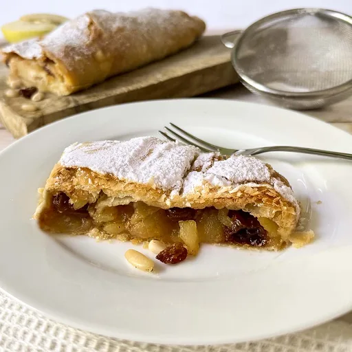 Italian Apple Strudel (Strudel di Mele)