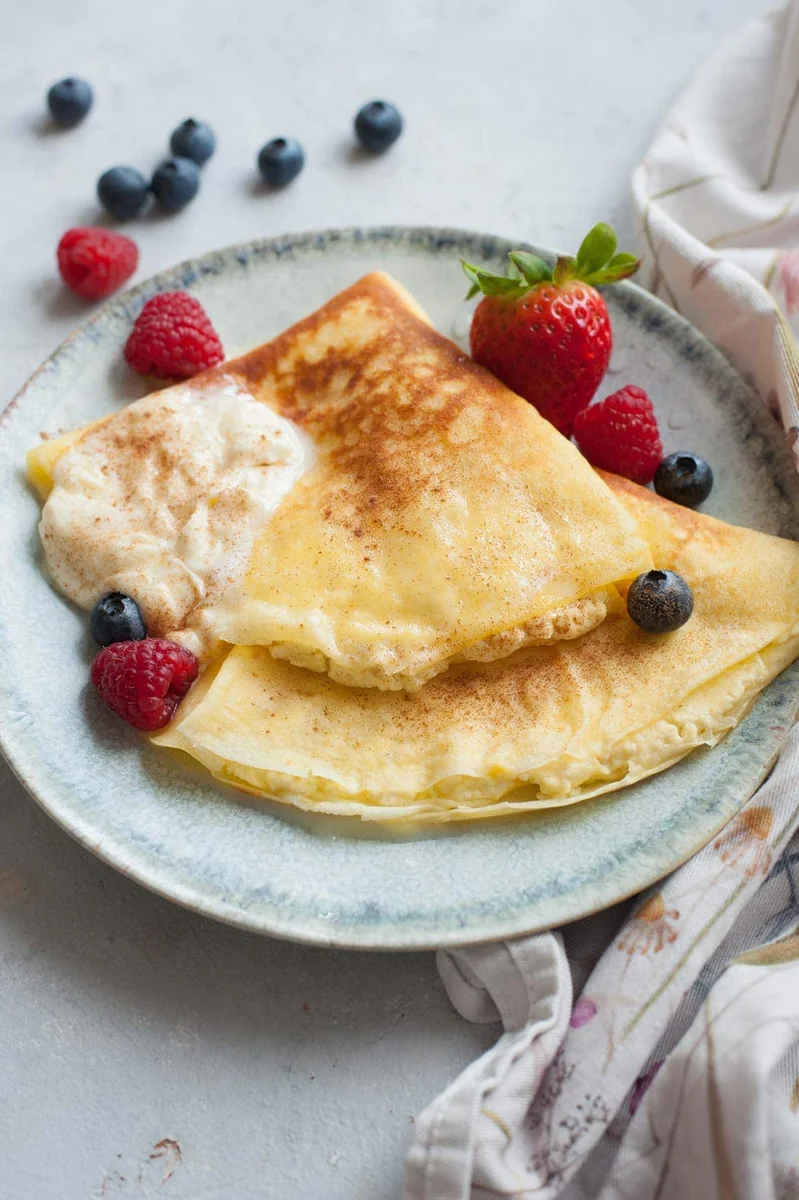 Polish crepes with cheese filling (naleśniki z serem)
