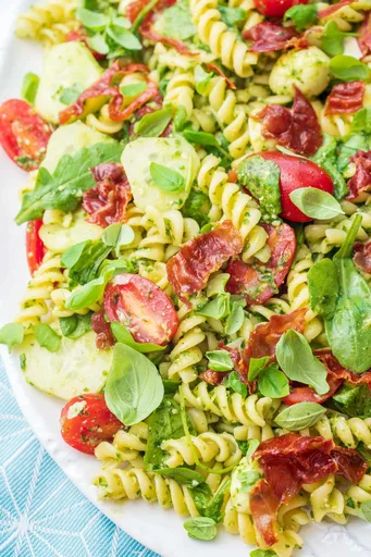 Ensalada de pasta al pesto