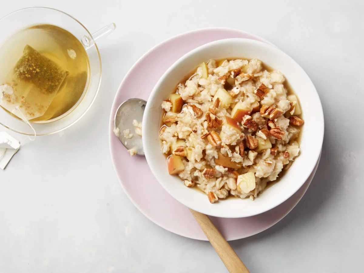 Microwave Apple Cinnamon Oatmeal