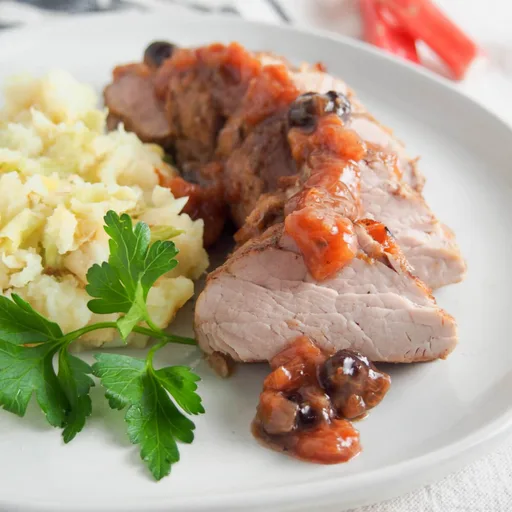 Solomillo de cerdo con chutney de ruibarbo