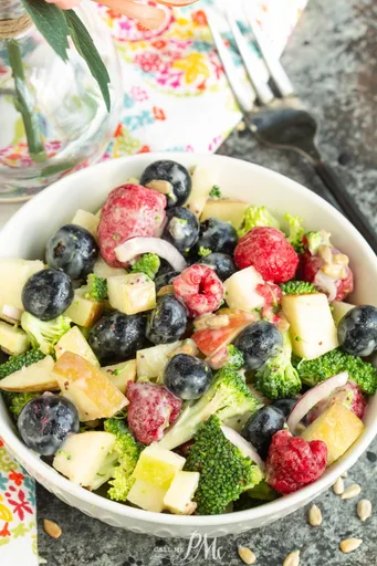 Ensalada de Bayas con Aderezo de Cebolla Dulce Vidalia
