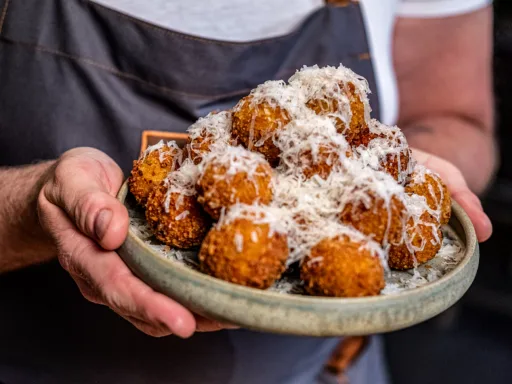 Croquetas de Queso y Encurtidos de Tom Kerridge