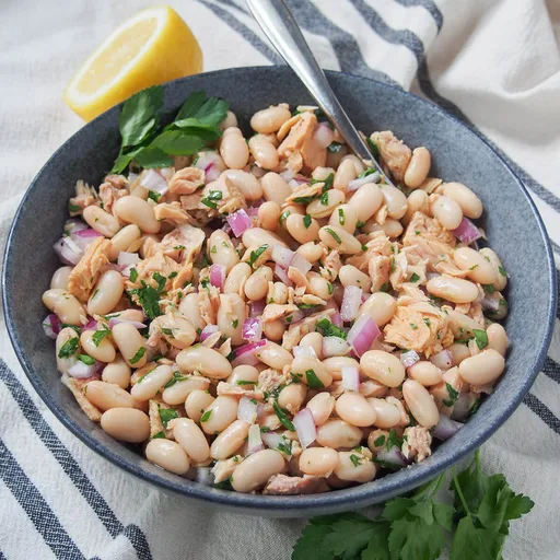 Ensalada toscana de judías blancas y atún