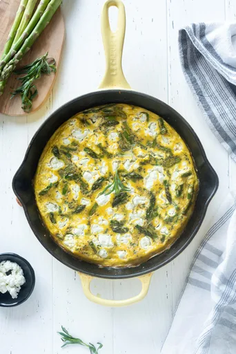 Frittata de espárragos con queso de cabra