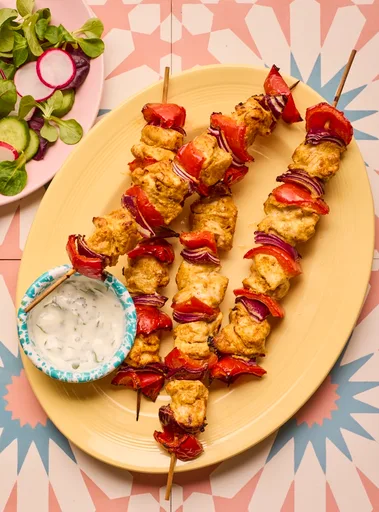 Brochetas de pollo al curry | Amistosas con dieta y control de peso