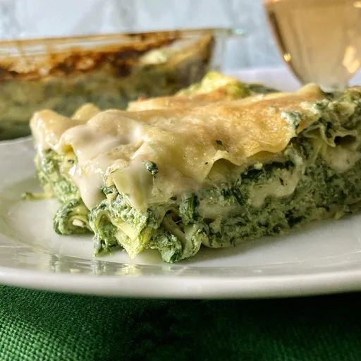 Lasaña de espinacas y ricota (receta italiana con salsa bechamel)