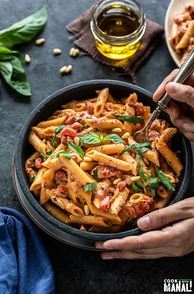 Instant Pot Creamy Tomato Basil Pasta