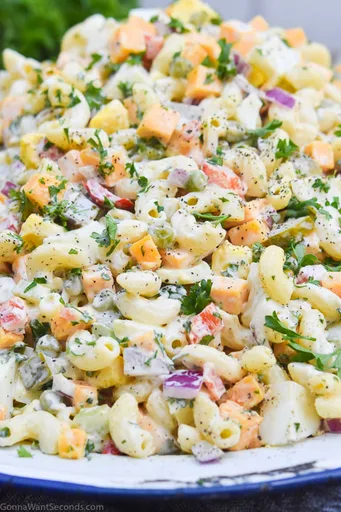 Ensalada de macarrones con queso