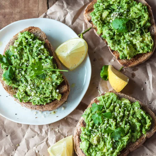 Tostada de aguacate básica (vegana)