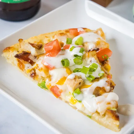 Pizza de Pollo con Beicon y Salsa Ranchera