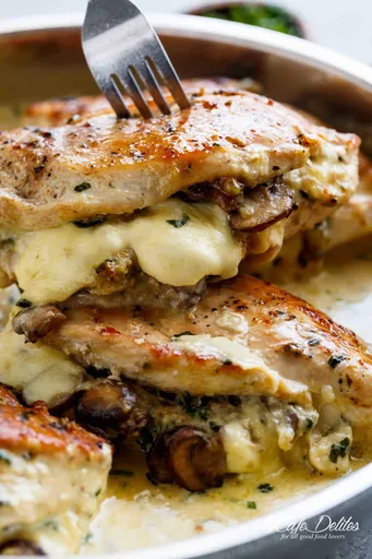 Pollo Relleno de Champiñones a la Mantequilla de Ajo